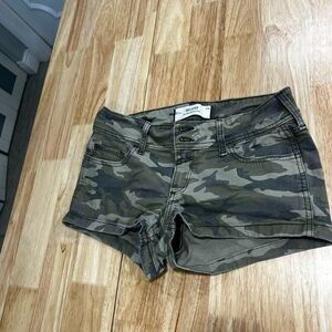 Hollister Green Camouflage Women's Cargo Shorts